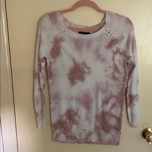 american eagle tie die sweater *tear on left side*